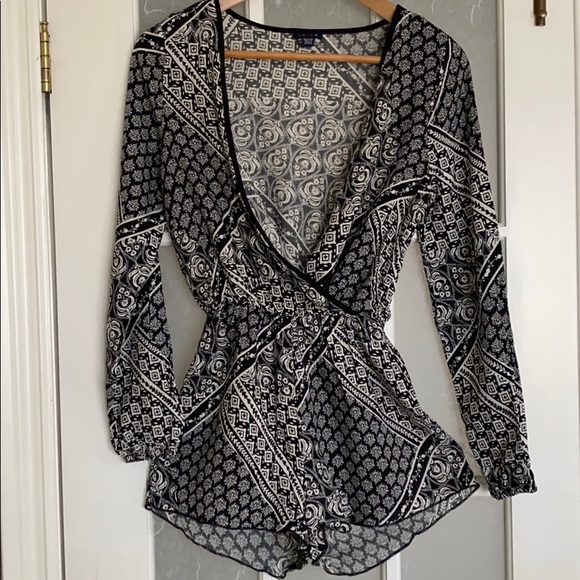 UK2LA Pants - Deep V Shorts Romper